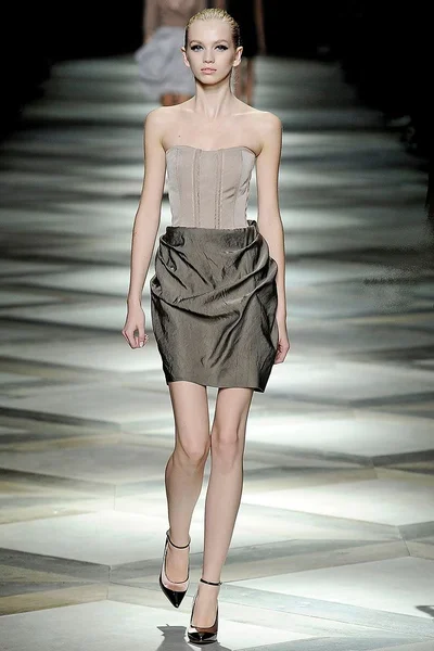 Look 17